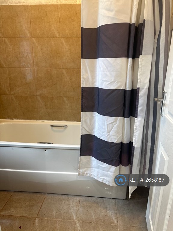 1 bedroom in Cypress Road, M308jx, M30 (#2658187)