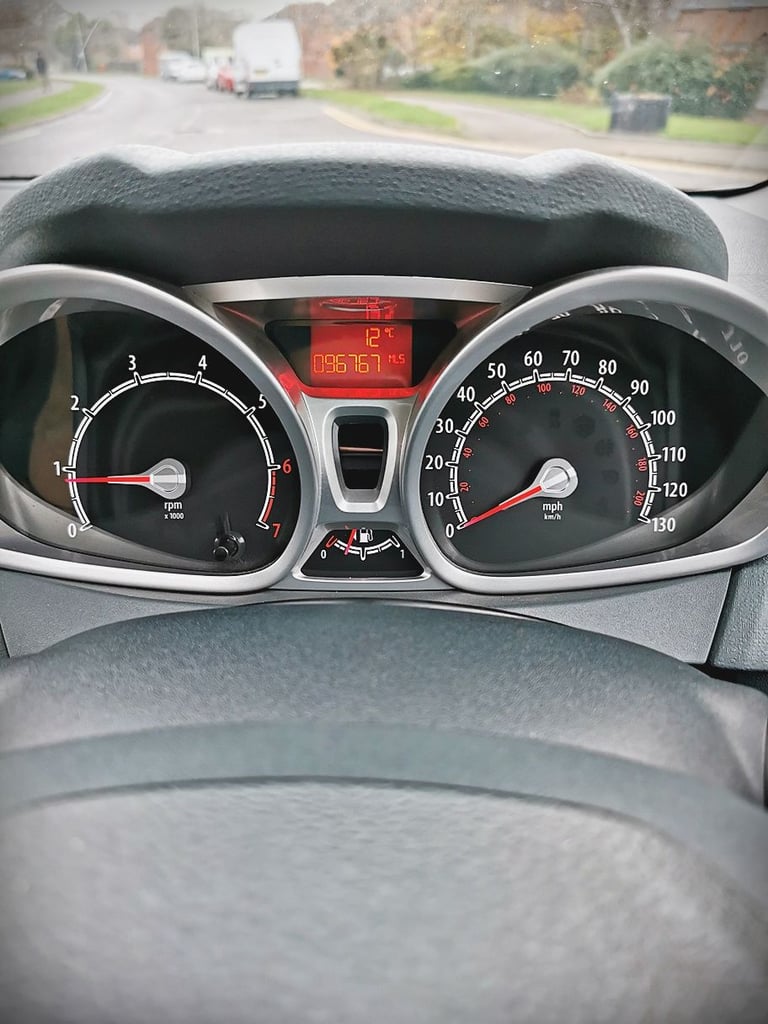 2011 FORD FIESTA ZETEC...ULEZ...1.2 PETROL...90 BHP...3 OWNERS...FSH...FULL MOT(NO ADVISORY)