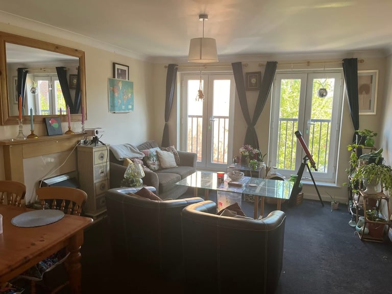 Room available to rent ~ Female only occupants
