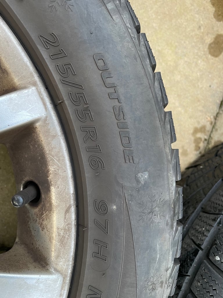 Winter Snow tyres on alloy rims 215/55/16 97H