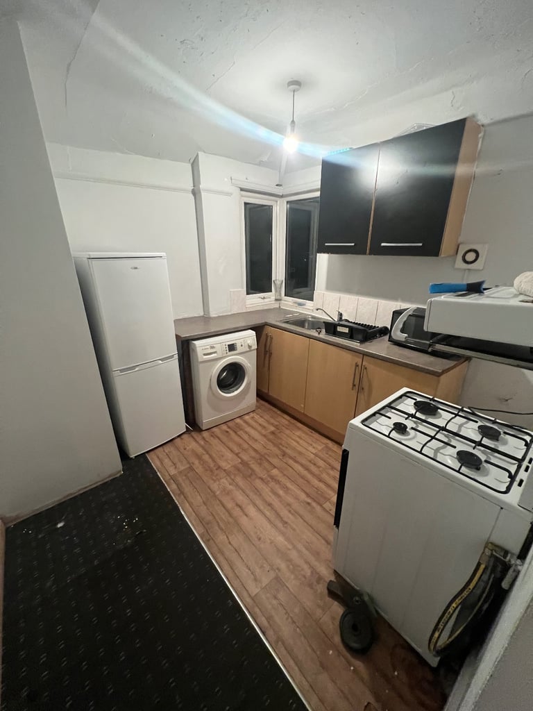 Rooms available in a two bed flat Sherwood 