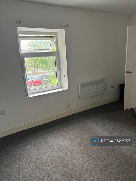 1 bedroom flat in Cross Street, Accrington, BB5 (1 bed) (#2623957)