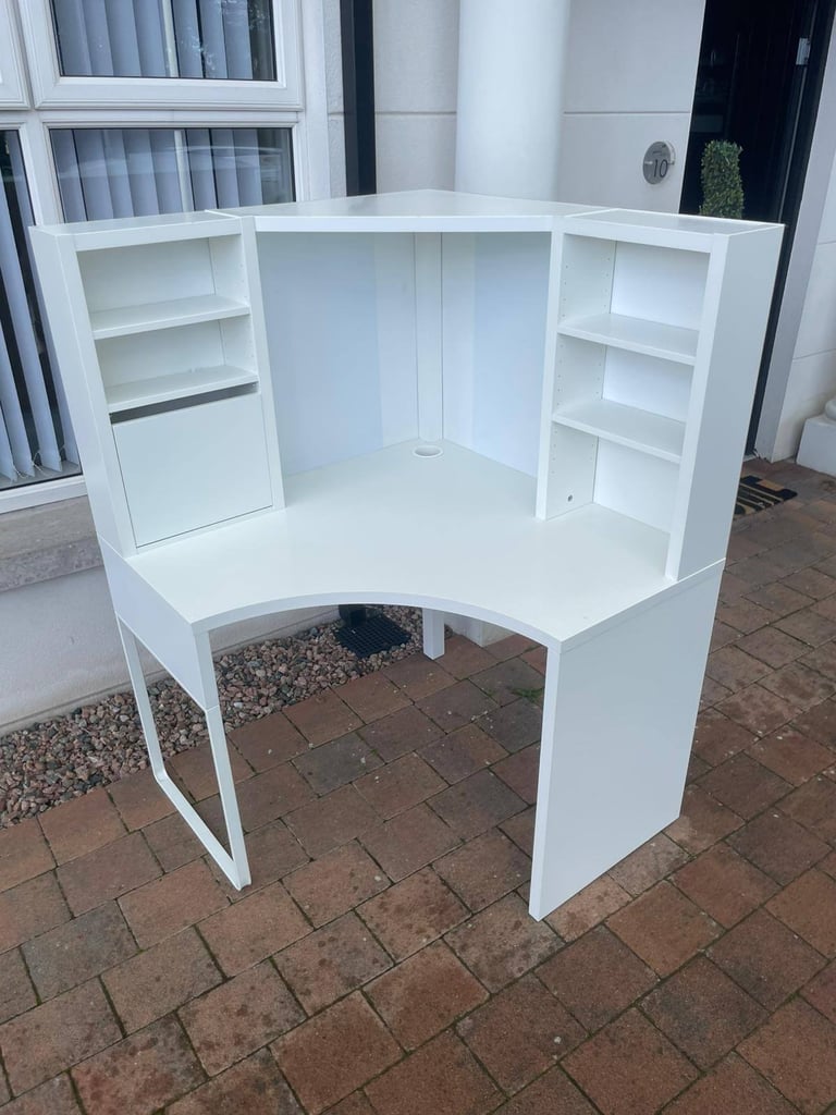 Corner workstation 100×142cm £120
