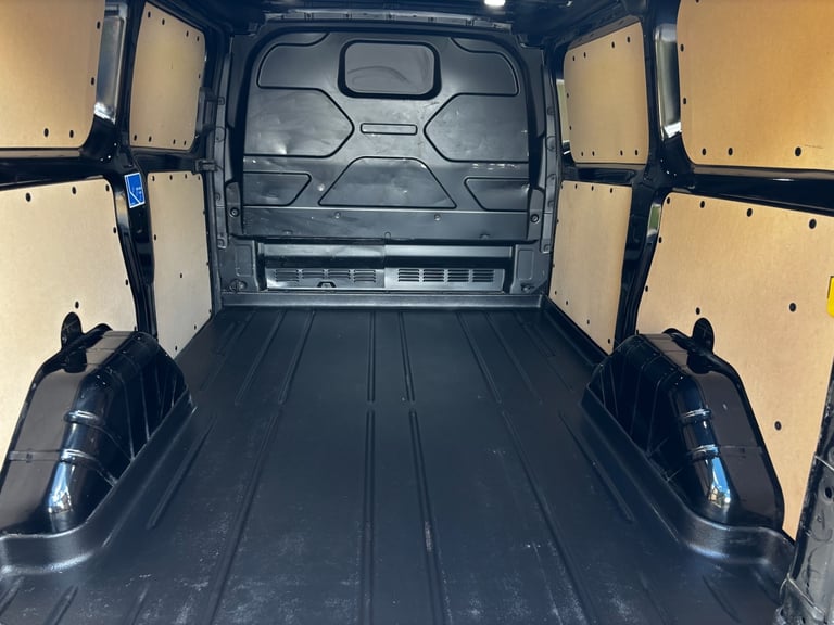 Transit Custom 2.0 EcoBlue Limited Predator Van 