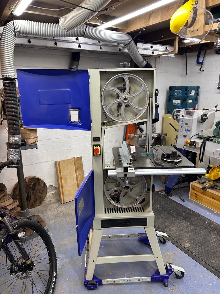 Charnwood B350 Woodworking Bandsaw with Wheeled Stand, And 4 Blades