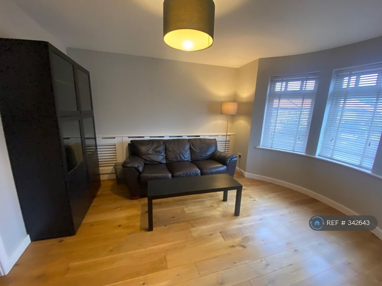 1 bedroom flat in Shrewsbury Street, London, W10 (1 bed) (#342643)