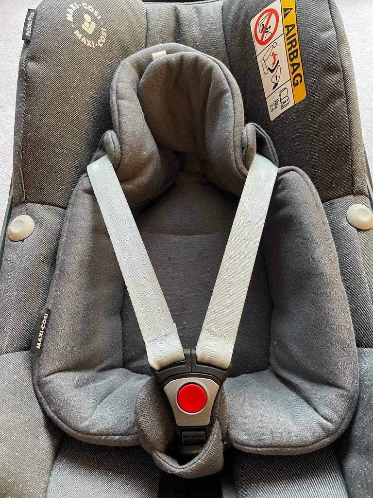 Maxi Cosi pebble plus and pearl pro with I-size isofix base