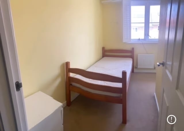 A furnished nice single room in RM3 Romford