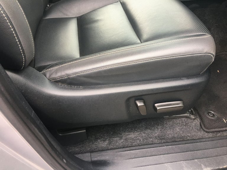 2023 Toyota Hilux 2.8 D-4D Invincible X Pickup Double Cab 4dr Diesel Auto 4WD Euro 6 (s/s) (2 Die...