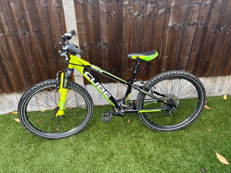 boys cube 240 race bike in very good condition 