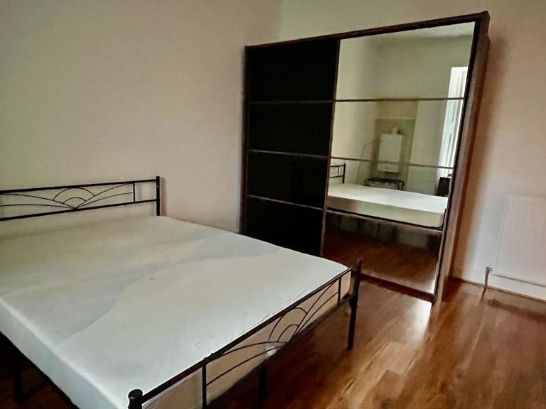 Uphall - 3 Bedroom, huge ground floor flat - Bright & Sunny - partially furnished 