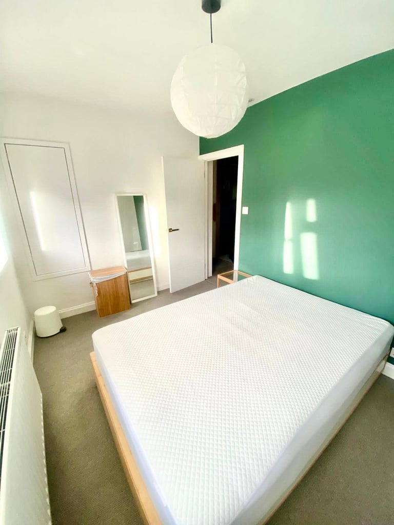 right room with big garden – free parking & great transport links (28 Oct–28 Nov)