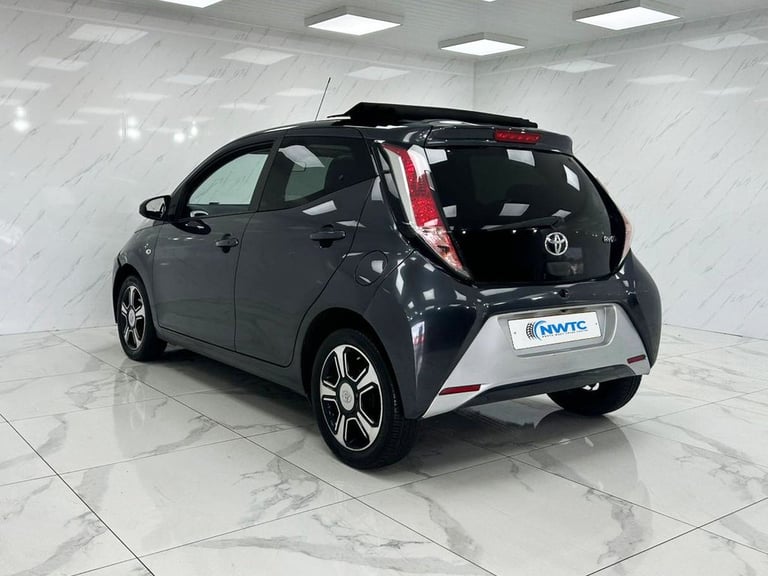 2016 Toyota AYGO 1.0 VVT-i x-clusiv 2 x-wave 5dr Petrol Manual Euro 6 (68 ps) 2 OWNERS! LAST Hatc...