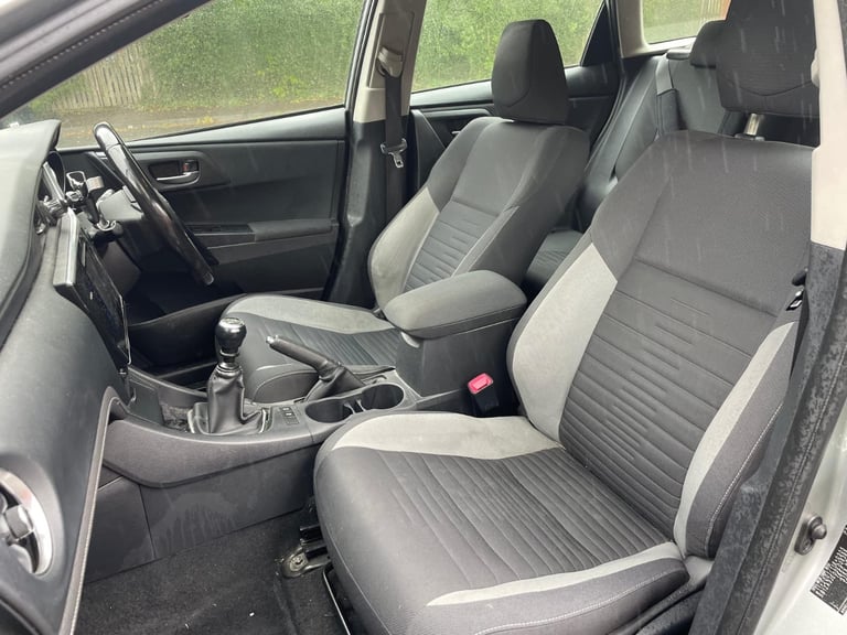 Toyota auris 2015 estate 1.2 petrol Euro 6 ulez compliant