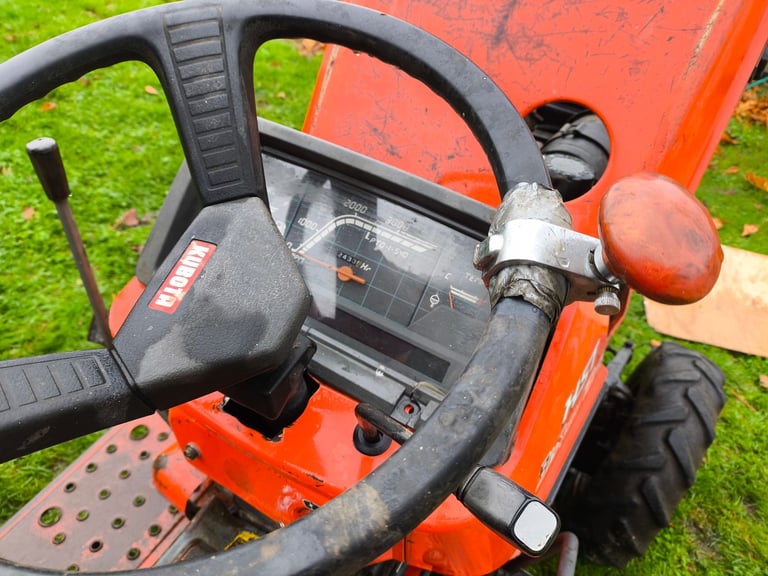 Kubota B1750 mini tractor 