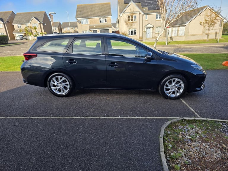 2017 EXCELLENT TOYOTA AURIS DIESEL-LOW DIESEL MILES-ULEZ FREE-FULL SERVICE HISTORY