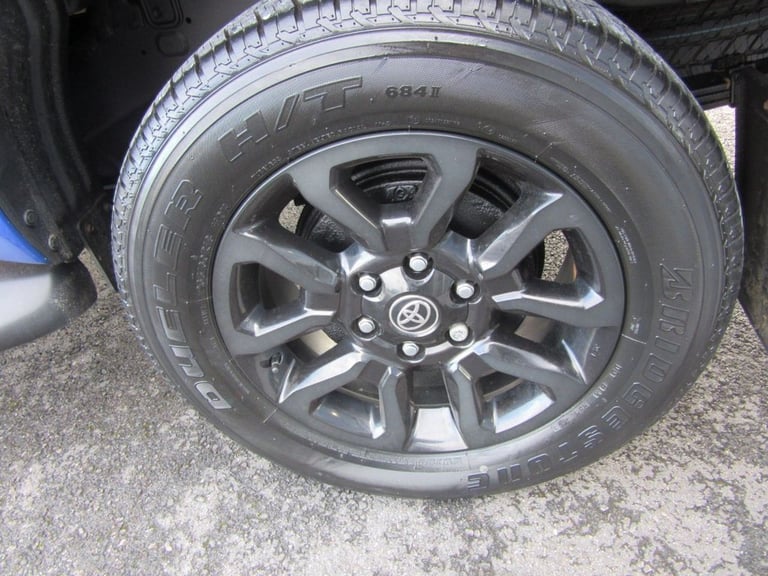 2022 Toyota Hilux 2.8 D-4D Invincible X Pickup Double Cab 4dr Diesel Manual 4WD Euro 6 (s/s)  PIC...