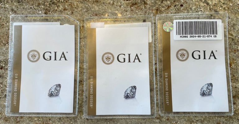 3 stone 0.9ct traditional engagement ring (real diamonds GIA Approved comes with documents)