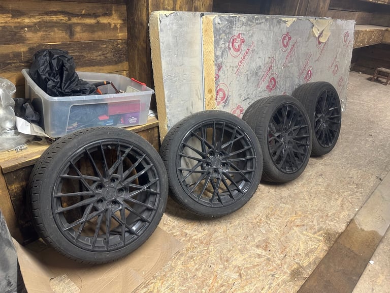 image for Wheel Rims & Tyres - 255/35 ZR20