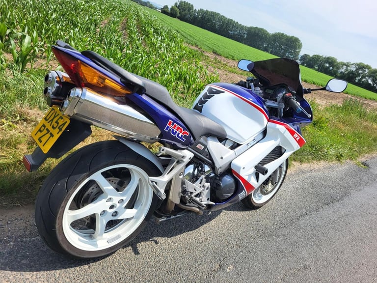 2004 54 HONDA VFR 800-5 HRC COLOURS VFR800 VTEC SPORTS TOURER NEW MOT