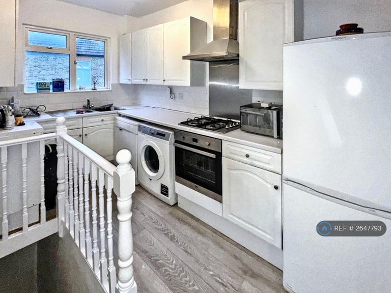 3 bedroom flat in Telford Avenue, London, SW2 (3 bed) (#2647793)