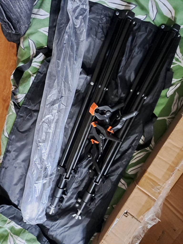 Cam tripods and storage bags
