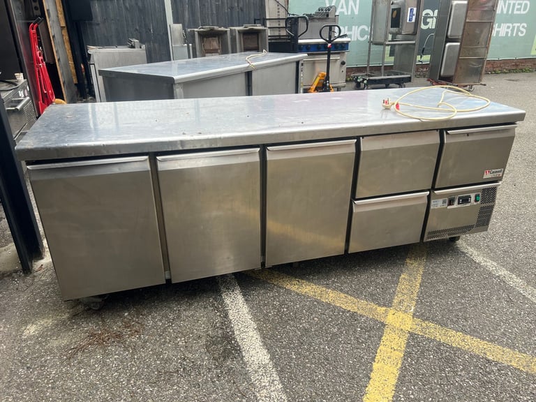 COMMERCIAL CATERING KITCHEN BENCH FRIDGE 2.35 CM LONG CAFE RESTAURANT KITCHEN