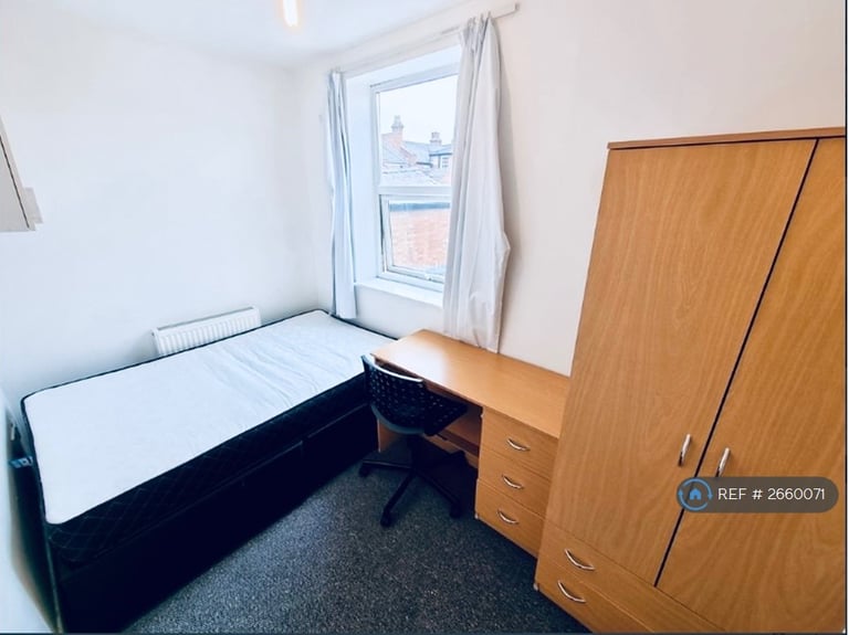 7 bedroom house in Oxford Street, Leamington Spa, CV32 (7 bed) (#2660071)