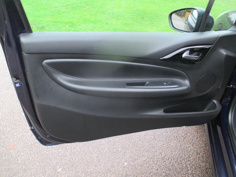 2018 DS Automobiles DS 3 1.2 PureTech Cafe Racer Euro 6 (s/s) 3dr HATCHBACK Petrol Manual