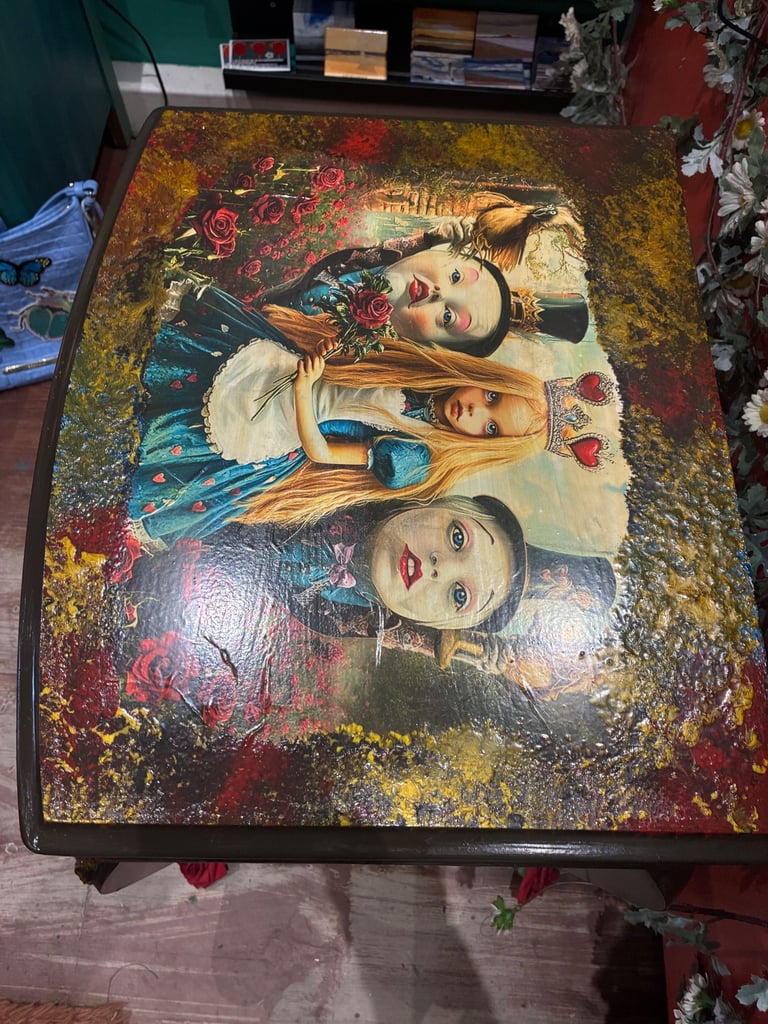    Bedside cabinet/ table