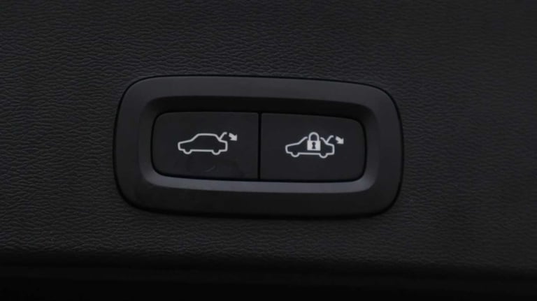 2024 Volvo XC40 2.0 B3 MHEV Plus DCT Auto Euro 6 (s/s) 5dr ESTATE Petrol/Electric Hybrid Automatic