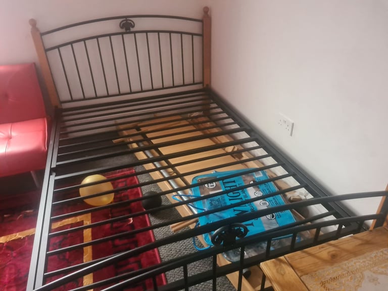 Double bed fram 