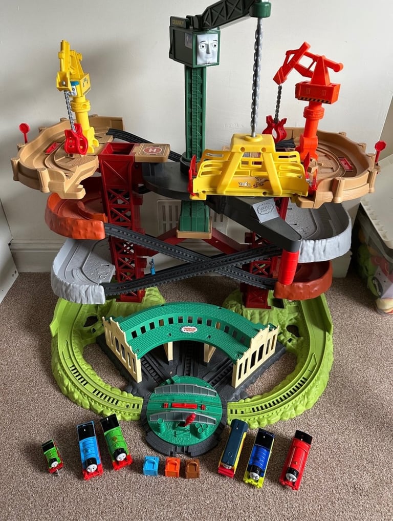 Thomas the Tank Crane Set + 5 motorised trains and some other accessories