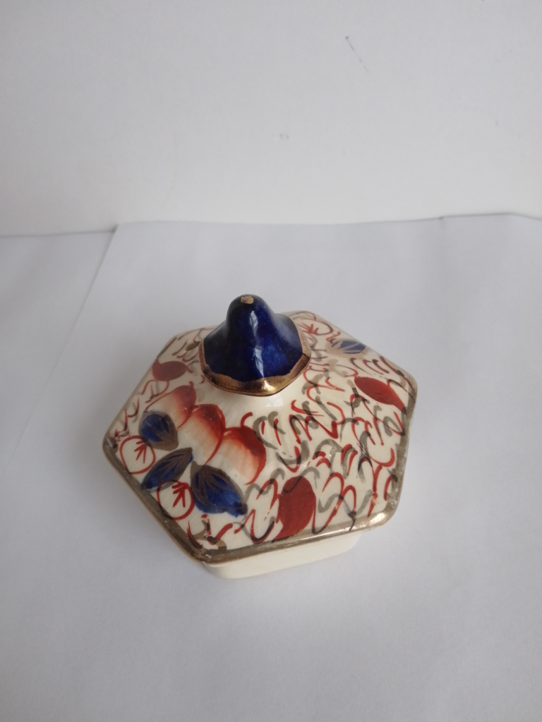 Arthur Wood IMARI Teapot and Hot Water Jug. Teapot good shape. Jug has unusual self levelling lid