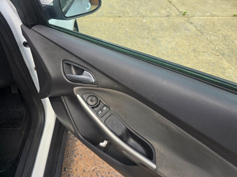 2012 Ford Focus 1.6 TDCi 115 Edge 5dr ESTATE Diesel Manual - Image 16