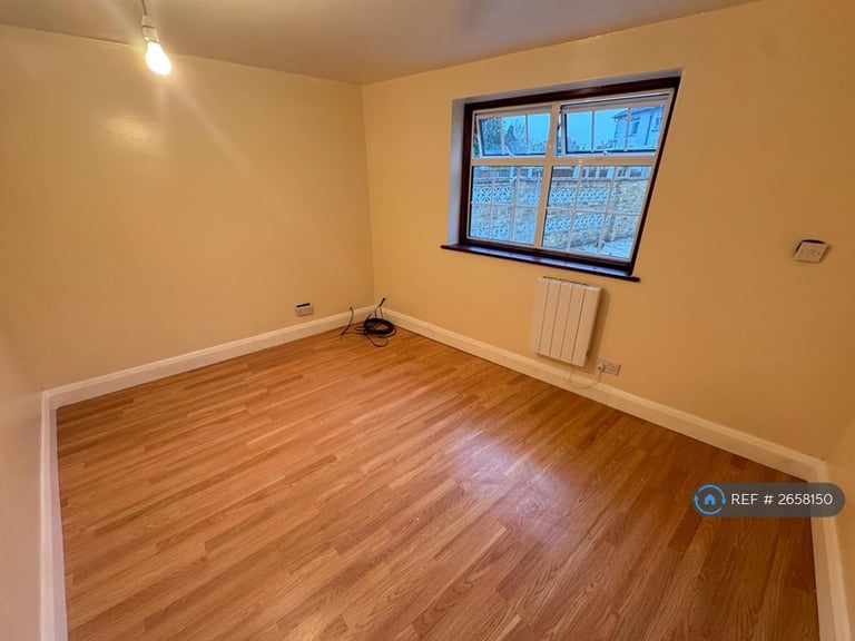 image for 2 bedroom flat in Waxlow Crescent, Southall, UB1 (2 bed) (#2658150)