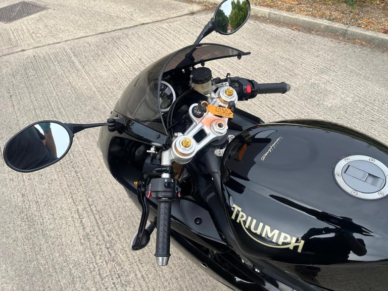 2007 07 TRIUMPH DAYTONA 675 SPORTS 600 WHITE NEW MOT SUPERSPORT TRIPLE BLACK