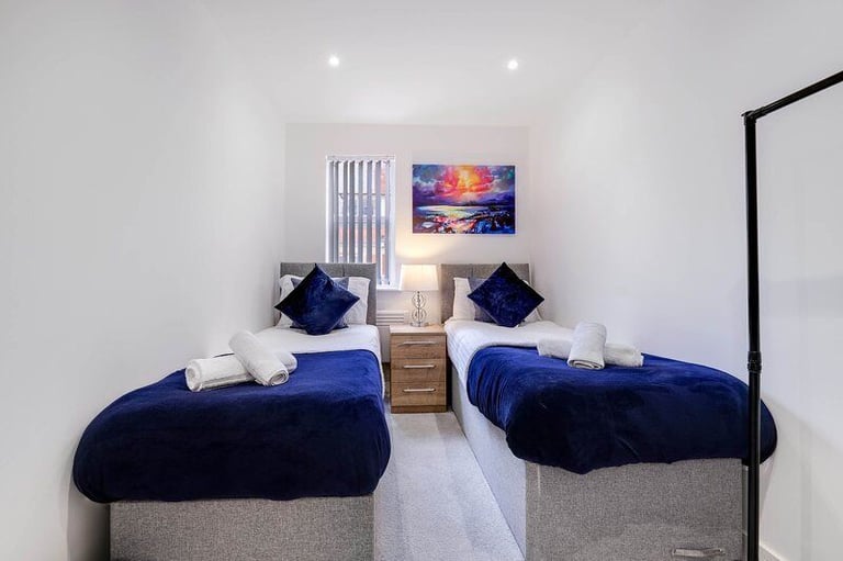Spacious 2-Bed Flat for Rent – GU15 3RB