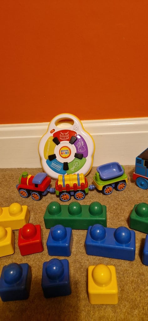TOY BUNDLE 1. IN EXCELLENT CONDITION.