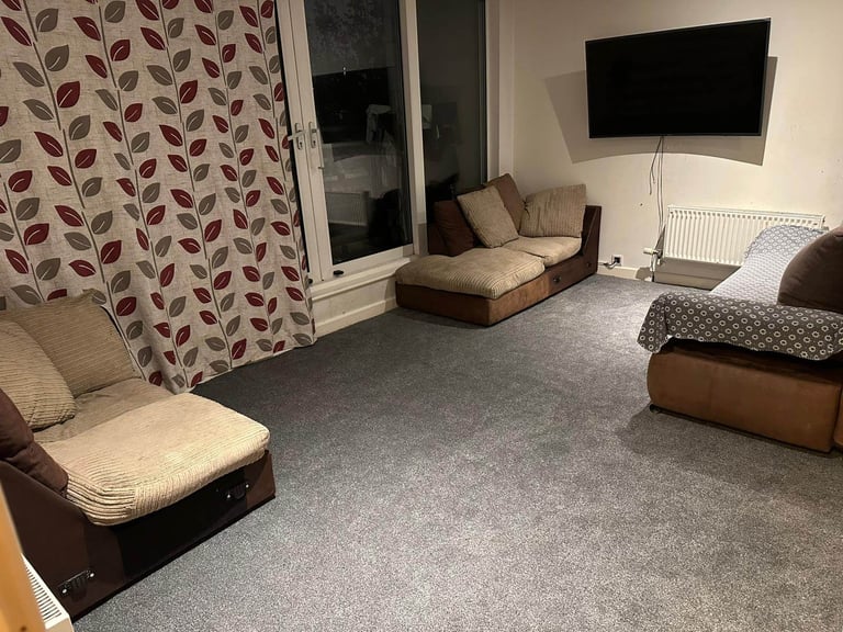 1 room in a 2 bed flat 