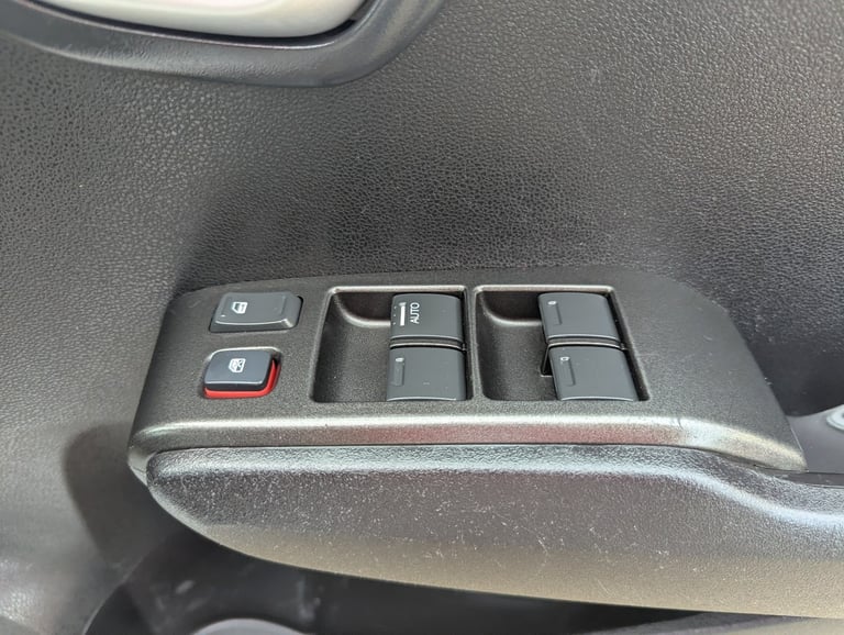 HONDA JAZZ 1.4 PETROL LOVELY CONDITION FULL SERVICE HISTORY SUPER RELIBALE