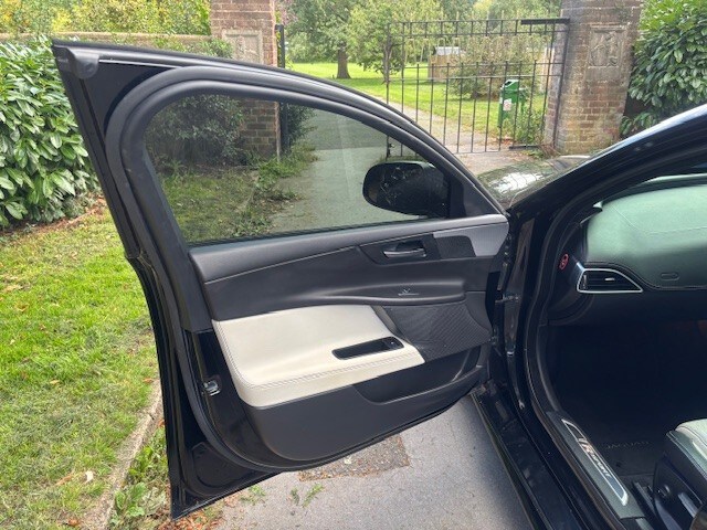 JAGUAR XE 2.0 i R-Sport Black Auto Petrol 2017