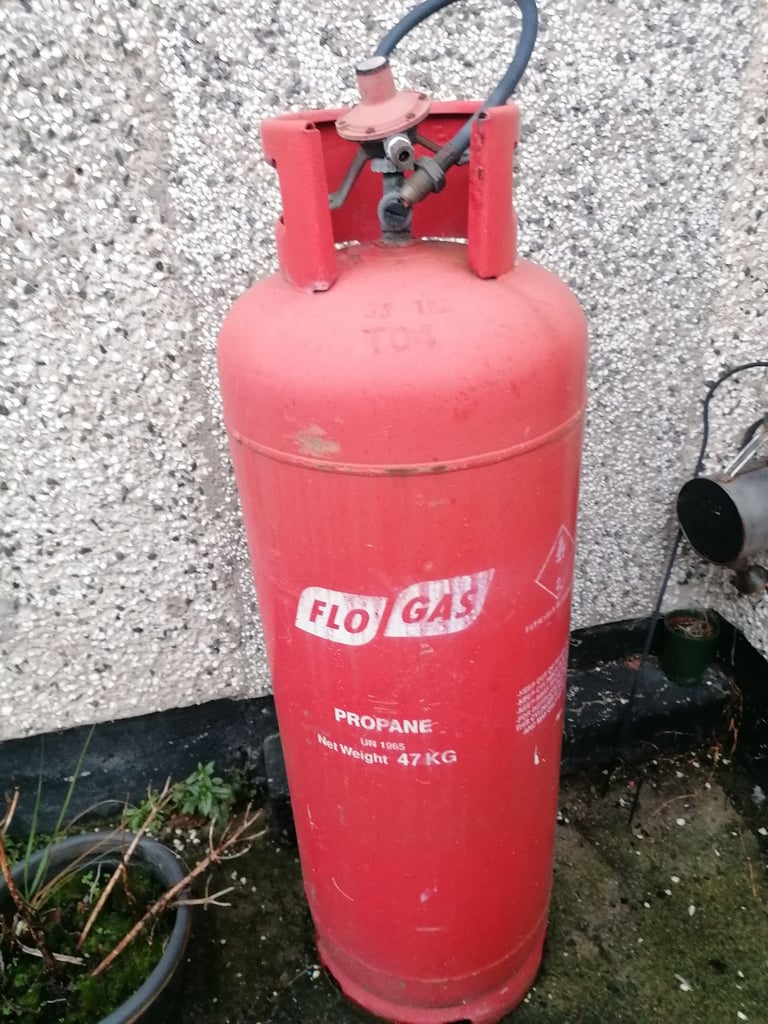 47kg Large gas bottle and regulator for sale £30or 