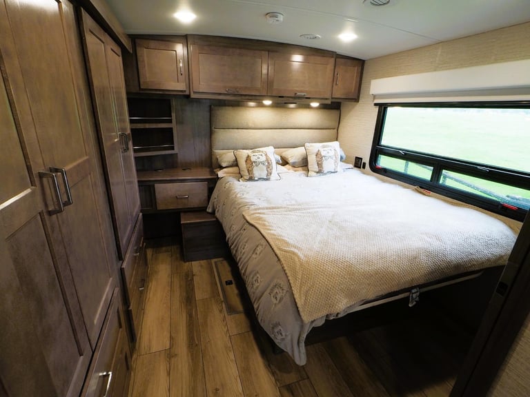 Winnebago Inspire AE, Luxury Motorhome, 7 Berth, Wheelchair Lift