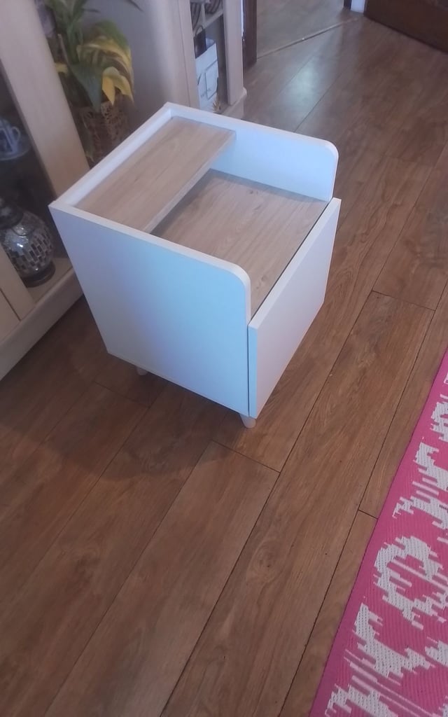 BEDSIDE DRAWER/TABLE 
