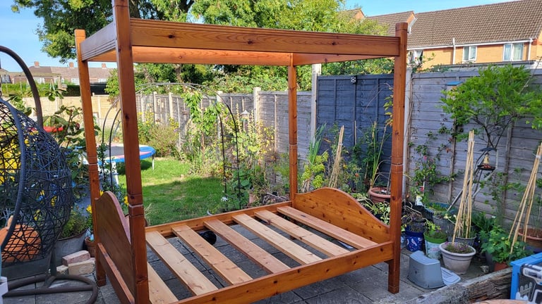 image for Solid Pine 4 Poster Double Bed