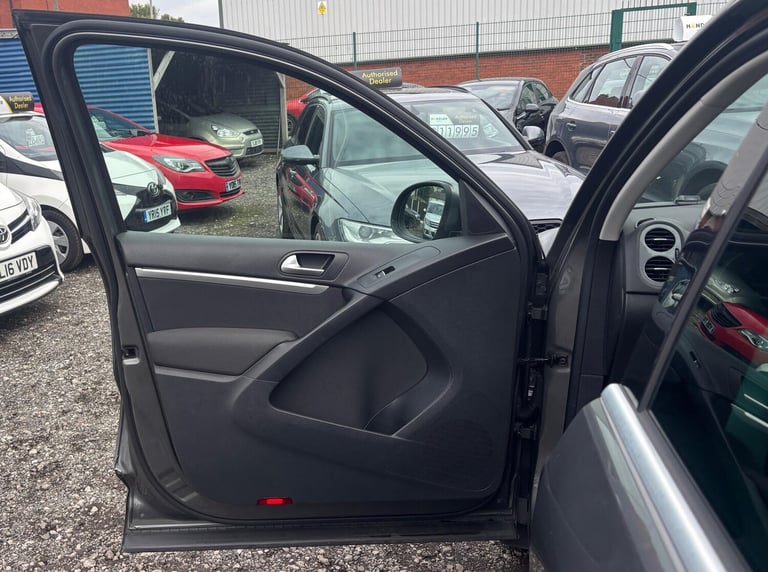 2013 Volkswagen Tiguan 2.0 TDI BlueMotion Tech Match DSG 4WD Euro 5 (s/s) 5dr ESTATE Diesel Autom...