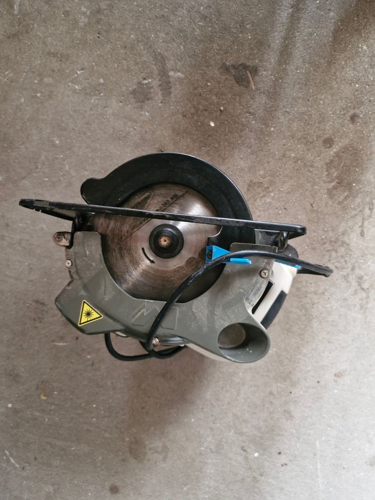 Circular saw with laser guide 
