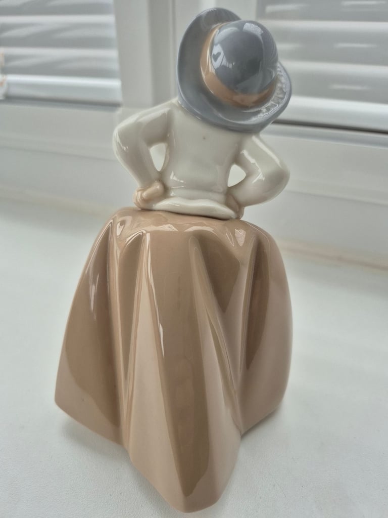 Nao by Lladro Figurine (Number 1289)