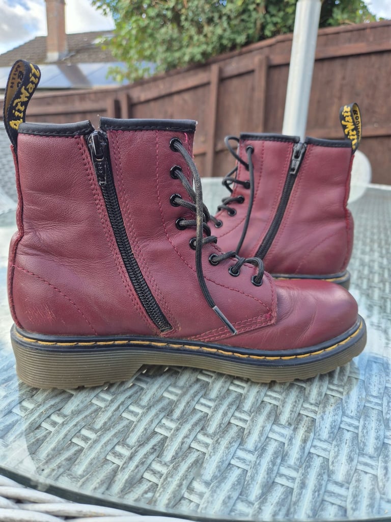 Dr Martens junior Size 3